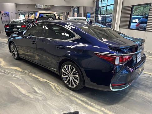 Used 2019 Lexus ES 300h w/ Premium Package FWD image 34