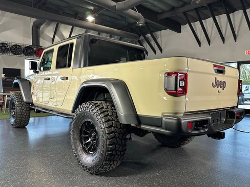 Used 2022 Jeep Gladiator Rubicon w/ LED Lighting Group image 9