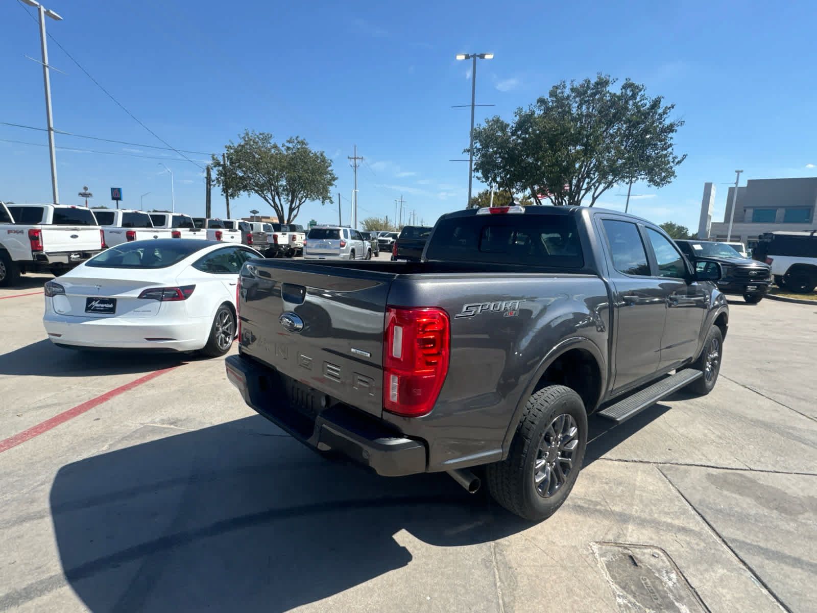 Used 2019 Ford Ranger XLT w/ Equipment Group 302A Luxury AWD/4WD image 3