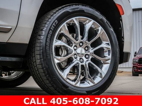 Used 2023 GMC Yukon SLT AWD/4WD image 9
