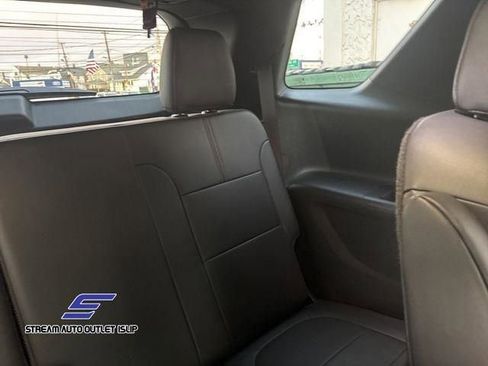 Used 2022 Chevrolet Traverse RS image 22
