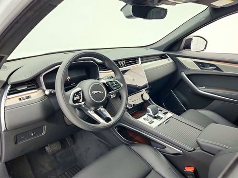 Certified 2025 Jaguar F-PACE R-Dynamic S image 24