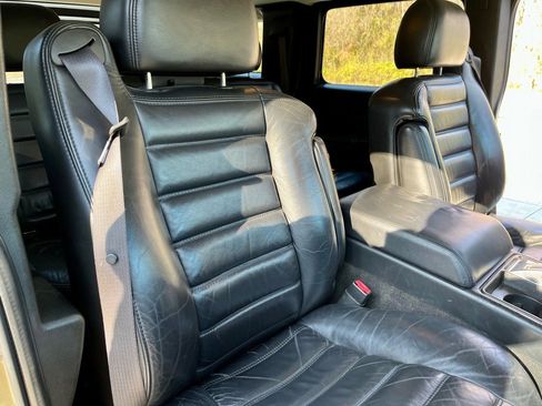 Used 2005 HUMMER H2 Luxury w/ Preferred Equipment Group image 16