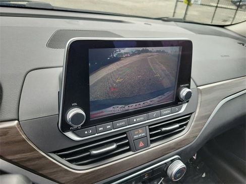 Used 2024 Nissan Altima 2.5 SV image 19