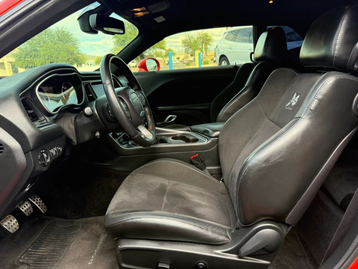 Used 2016 Dodge Challenger R/T Scat Pack w/ Leather Interior Group RWD image 37
