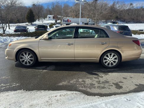 Used 2009 Toyota Avalon Limited image 3