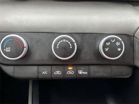 Certified 2025 Hyundai Elantra SE image 19