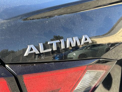 Certified 2023 Nissan Altima 2.5 SR w/ SR Premium Package image 6