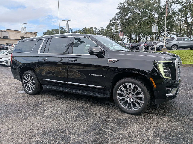 Used 2025 GMC Yukon XL Denali AWD/4WD image 5