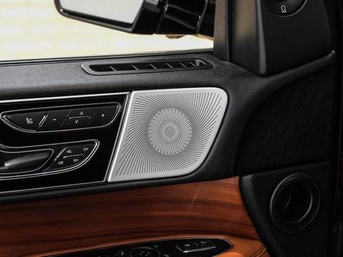 Used 2020 Lincoln Navigator Reserve w/ Luxury Package RWD image 52
