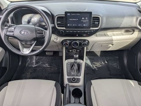 Used 2025 Hyundai Venue SEL image 15