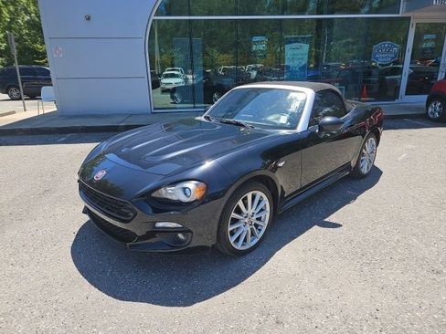 Used 2017 FIAT 124 Spider Lusso RWD image 2