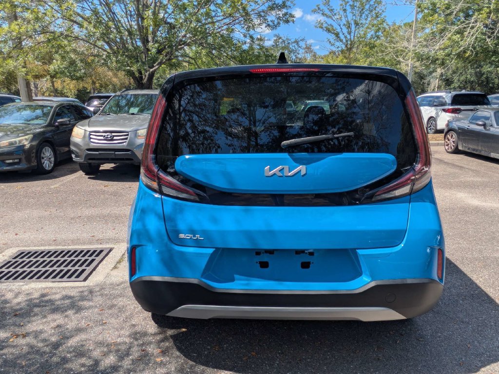 Used 2023 Kia Soul S FWD image 5