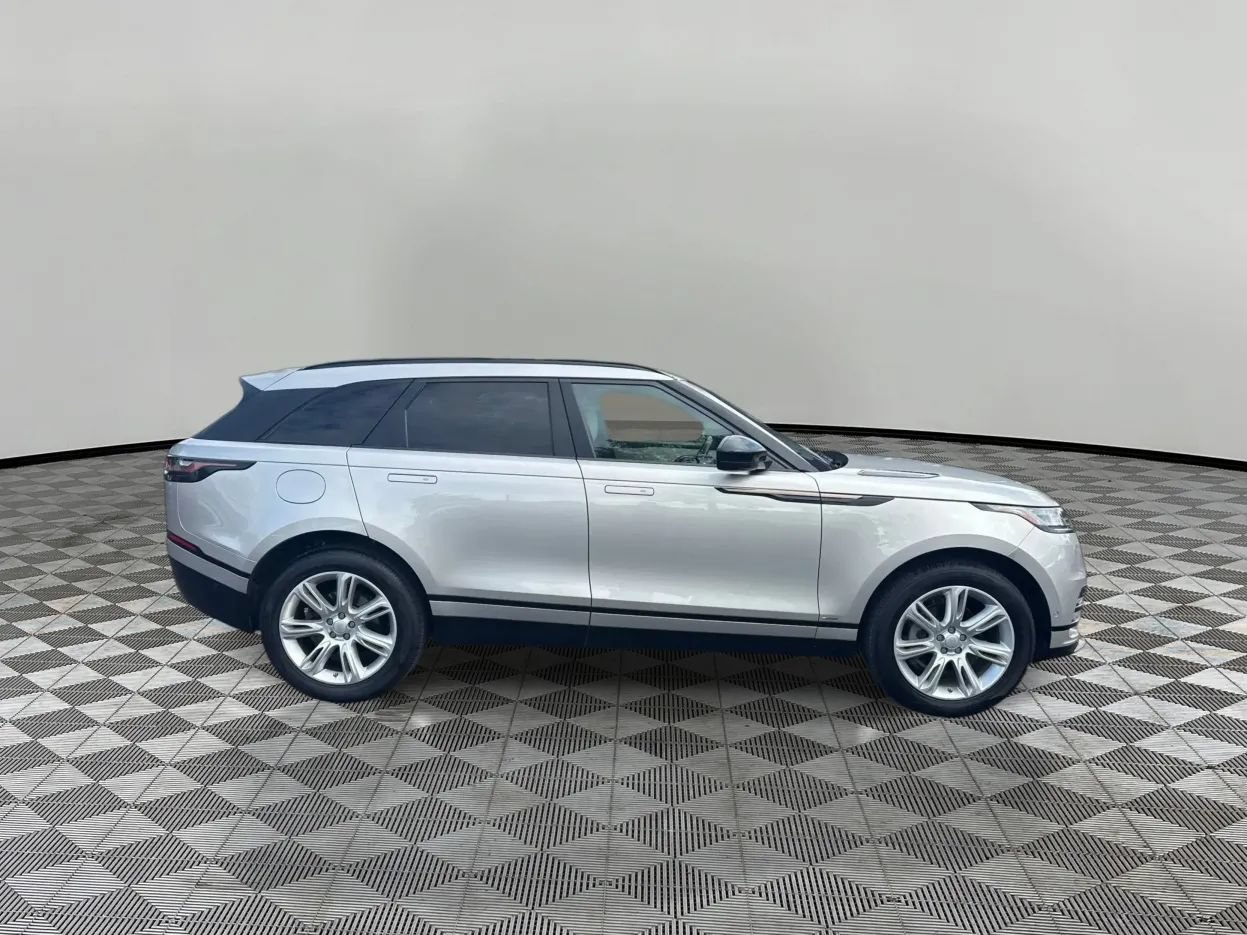 Used 2019 Land Rover Range Rover Velar R-Dynamic SE AWD/4WD image 4