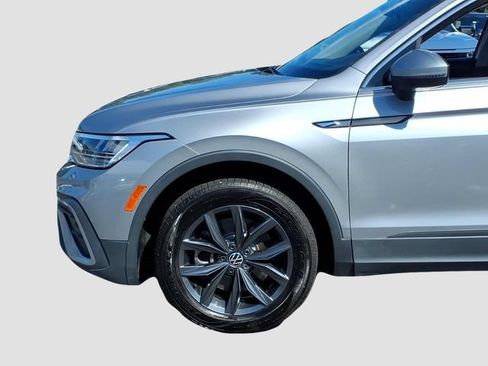 Used 2022 Volkswagen Tiguan SE AWD/4WD image 10