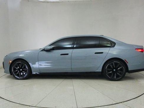 Used 2024 BMW 740i xDrive w/ Premium Package image 73