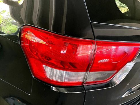 Used 2013 Jeep Grand Cherokee Limited w/ Luxury Group II image 28