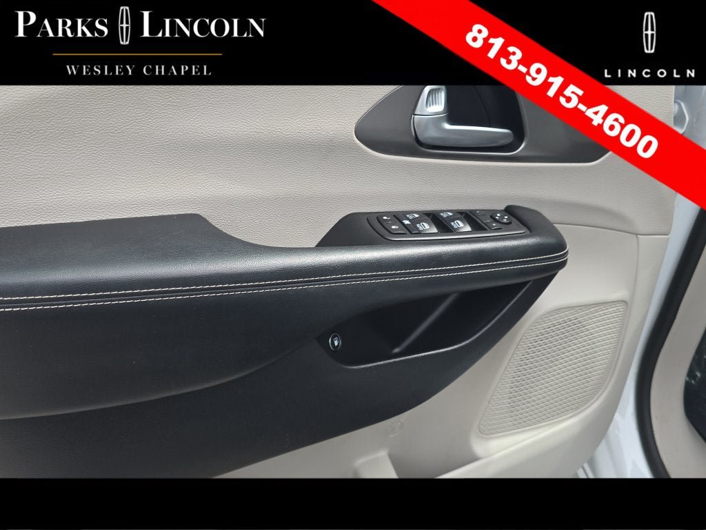 Used 2021 Chrysler Pacifica Touring-L w/ Uconnect Theater Family Group FWD image 16