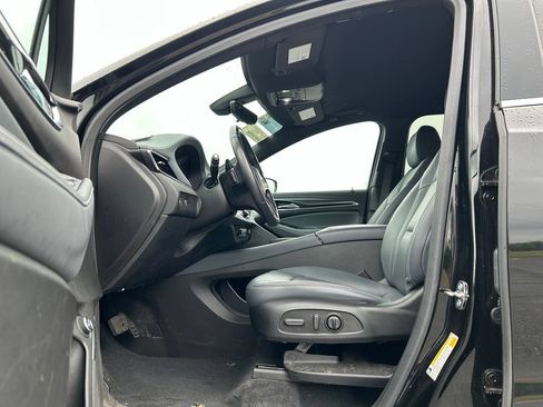 Used 2023 Buick Enclave Essence AWD/4WD image 9