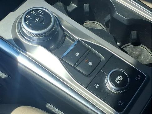 Used 2020 Ford Explorer XLT w/ Equipment Group 202A AWD/4WD image 11