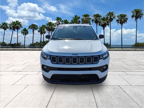 Used 2023 Jeep Compass Latitude image 3