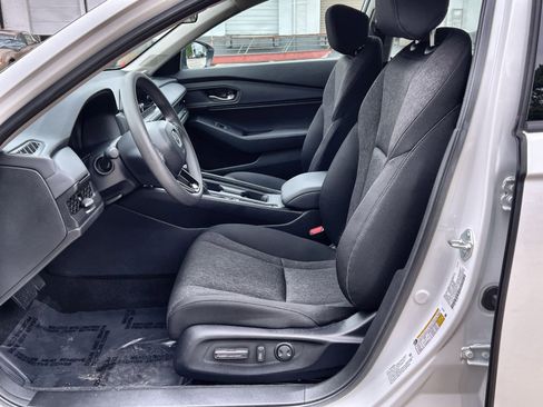 Used 2025 Honda Accord SE image 18