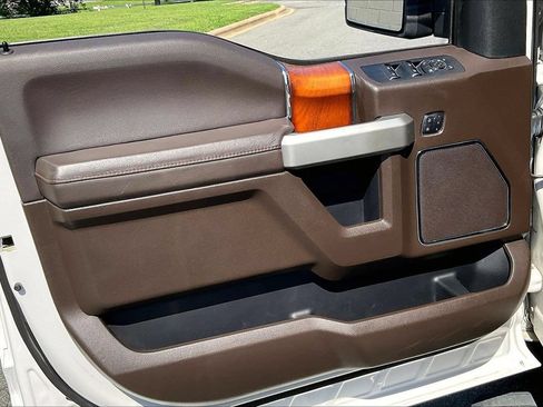 Used 2016 Ford F150 King Ranch w/ Equipment Group 601A Luxury AWD/4WD image 29