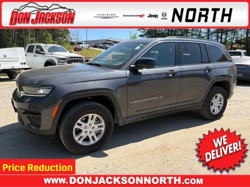 Certified 2025 Jeep Grand Cherokee Laredo RWD image 1