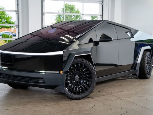 Used 2024 Tesla Cybertruck AWD Crew Cab image 2