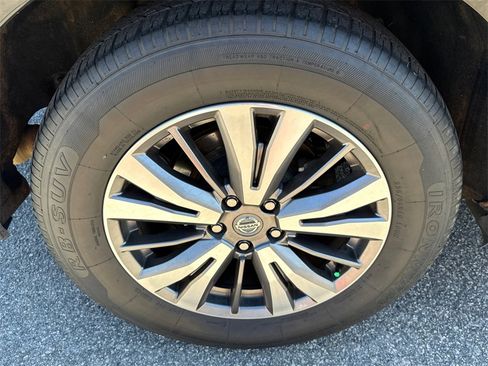 Used 2020 Nissan Pathfinder SV image 17