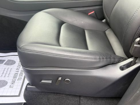 Used 2023 Tesla Model Y Performance image 16