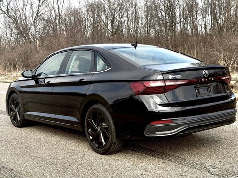 Used 2025 Volkswagen Jetta SE image 42