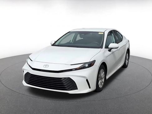 Used 2026 Toyota Camry LE FWD image 4
