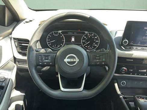 Used 2022 Nissan Rogue SV AWD/4WD image 16
