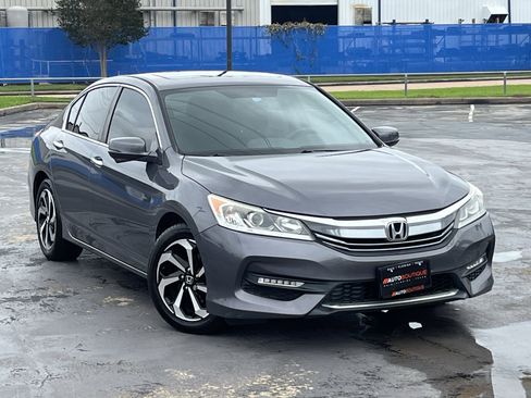 Used 2017 Honda Accord EX image 3