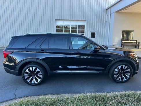 Certified 2025 Ford Explorer Platinum w/ LUX Leather Package image 11