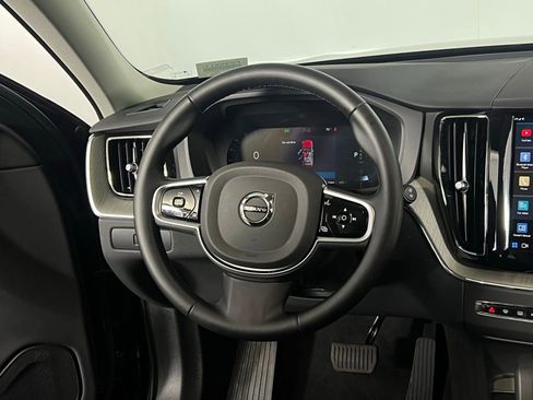 Used 2025 Volvo XC60 B5 Plus image 15