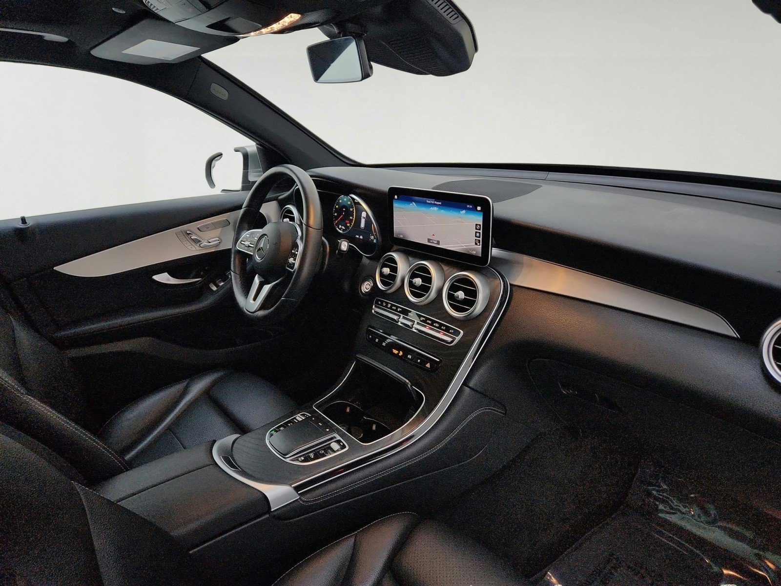 Certified 2021 Mercedes-Benz GLC 300 4MATIC w/ Driver Assistance Package image 30