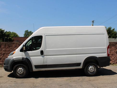 Used 2018 RAM ProMaster 2500 FWD image 2