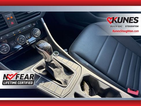 Used 2024 Volkswagen Jetta SE FWD image 32