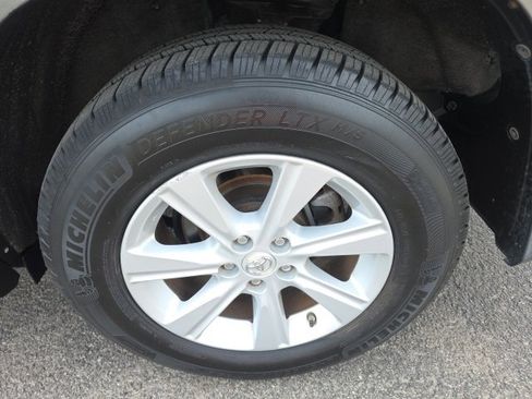 Used 2011 Toyota Highlander SE w/ Tow Pkg image 7