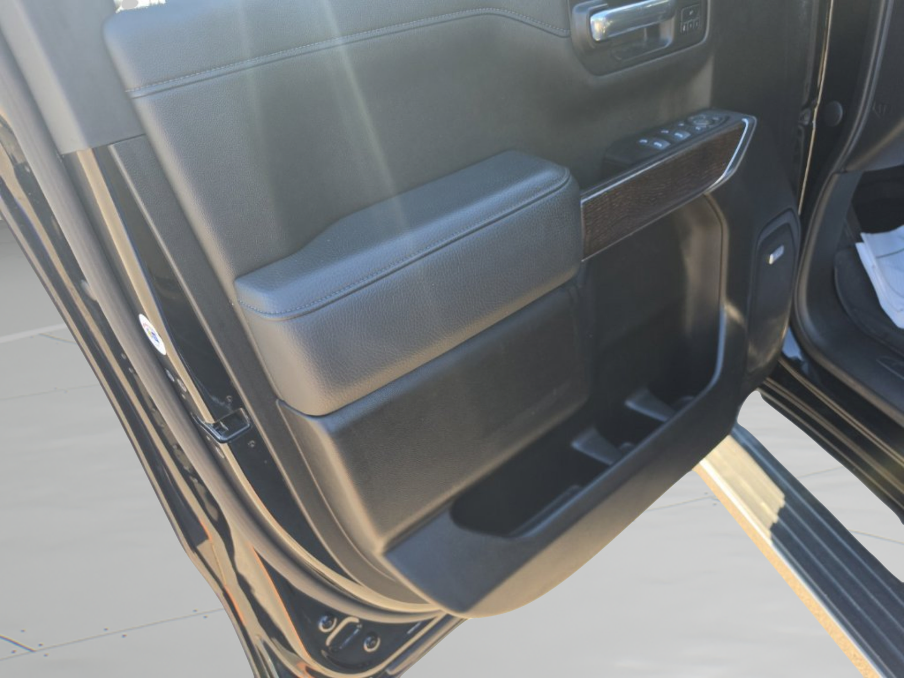 Used 2022 GMC Sierra 1500 Denali w/ Denali Premium Package AWD/4WD image 11