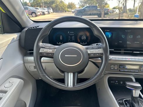 Used 2025 Hyundai Kona SEL FWD image 13