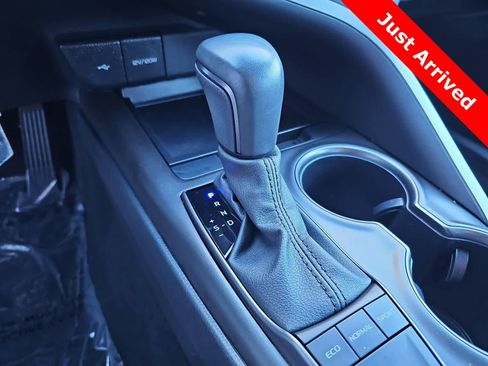 Used 2024 Toyota Camry SE image 21