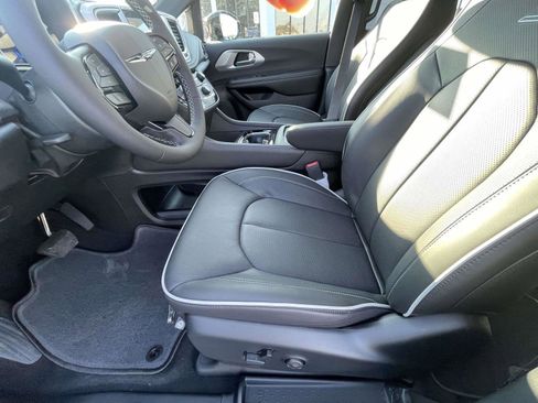 New 2026 Chrysler Pacifica Limited w/ S Appearance Package image 10