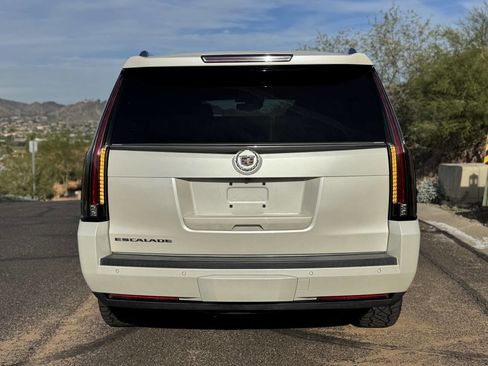 Used 2015 Cadillac Escalade Luxury image 6