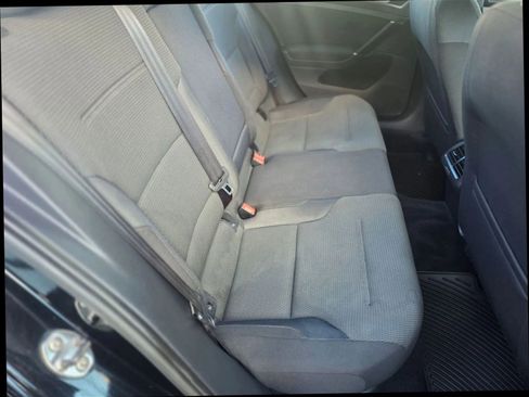 Used 2016 Volkswagen Golf S image 11