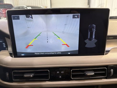 Used 2023 Lincoln Nautilus FWD w/ Premium Package image 16