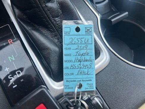 Used 2019 Toyota Highlander XLE image 24