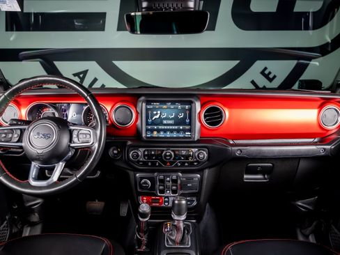 Used 2021 Jeep Gladiator Rubicon AWD/4WD image 3